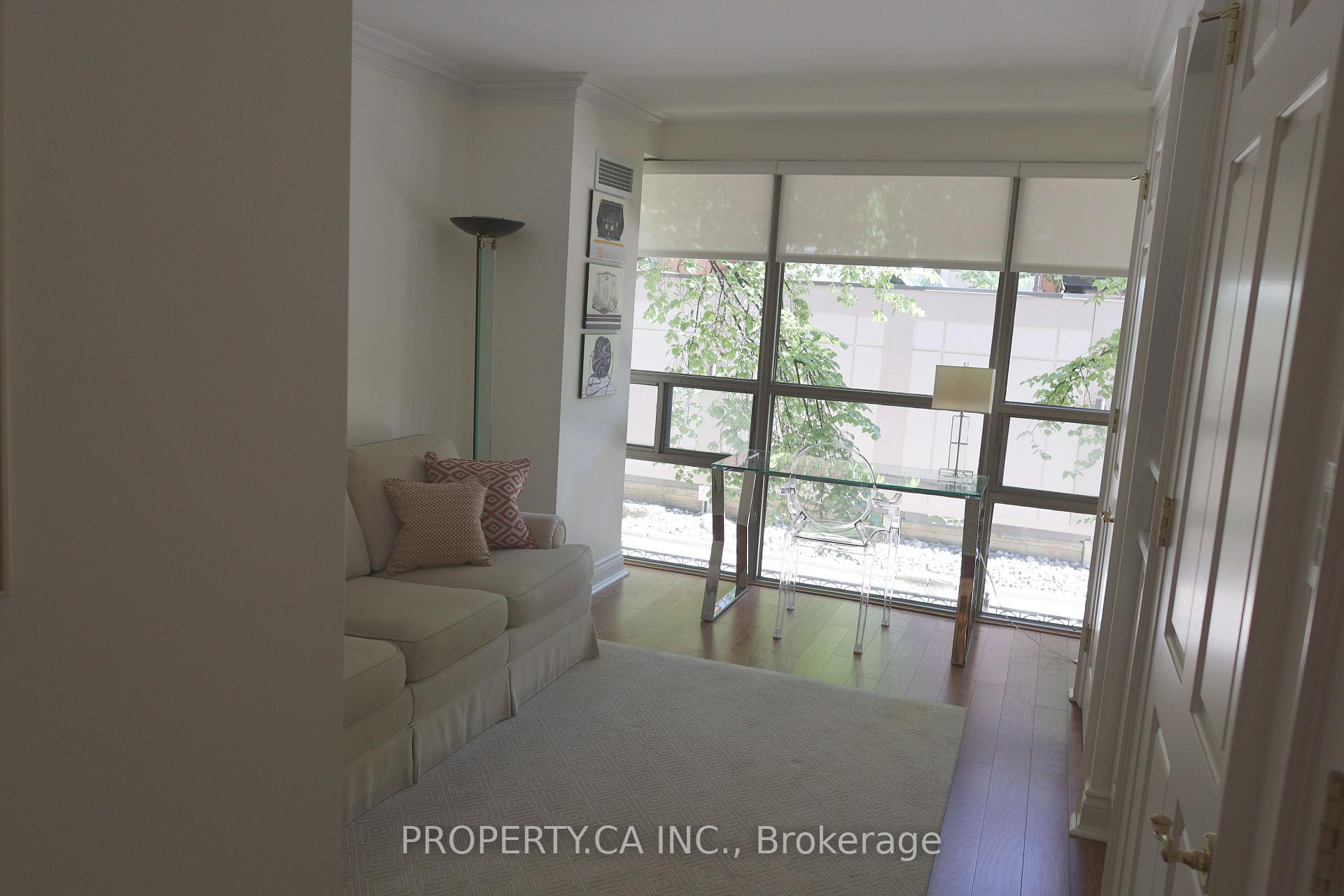 18 Lower Village Gate 203, Toronto Unit: 203