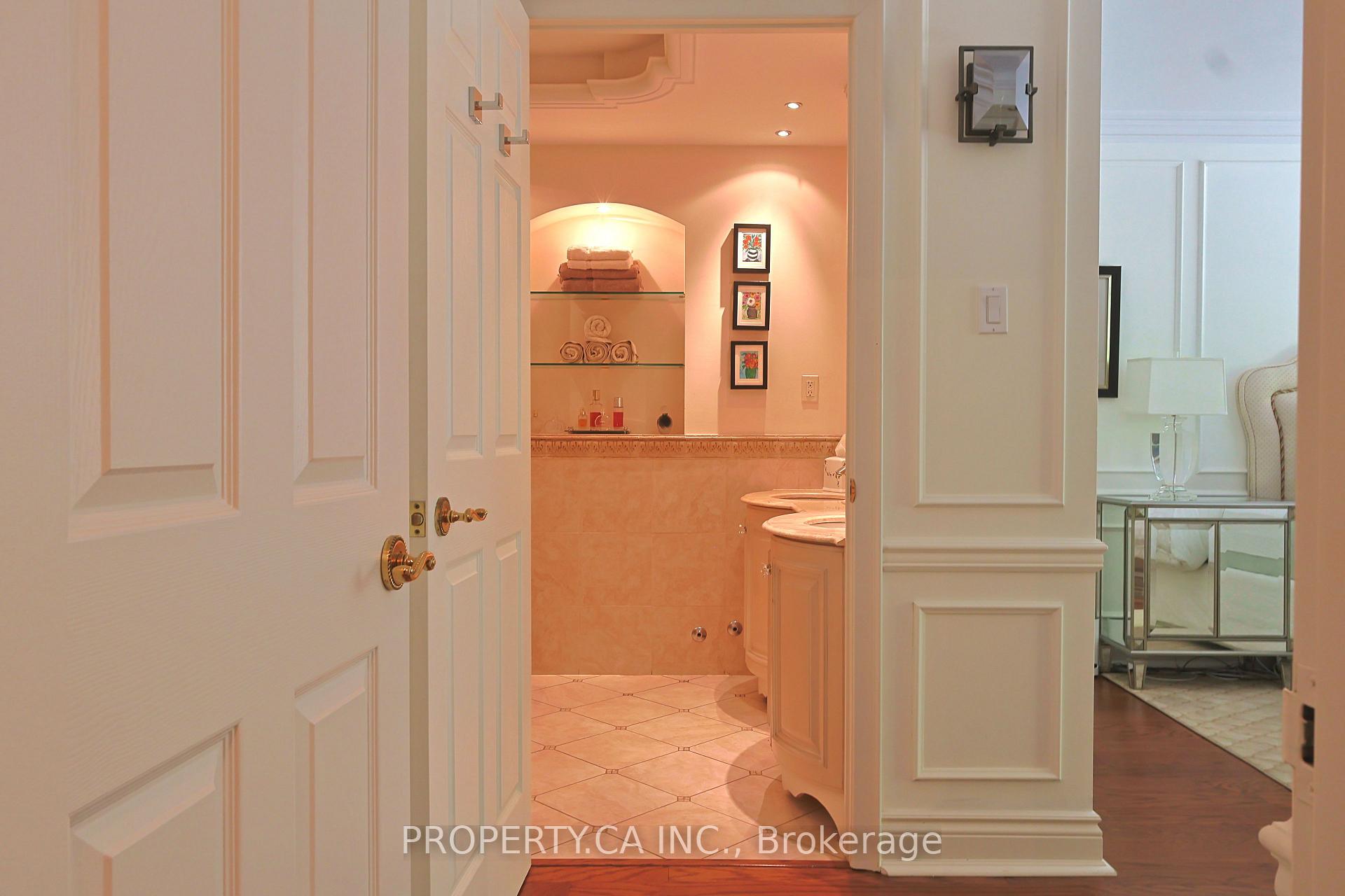 18 Lower Village Gate 203, Toronto Unit: 203