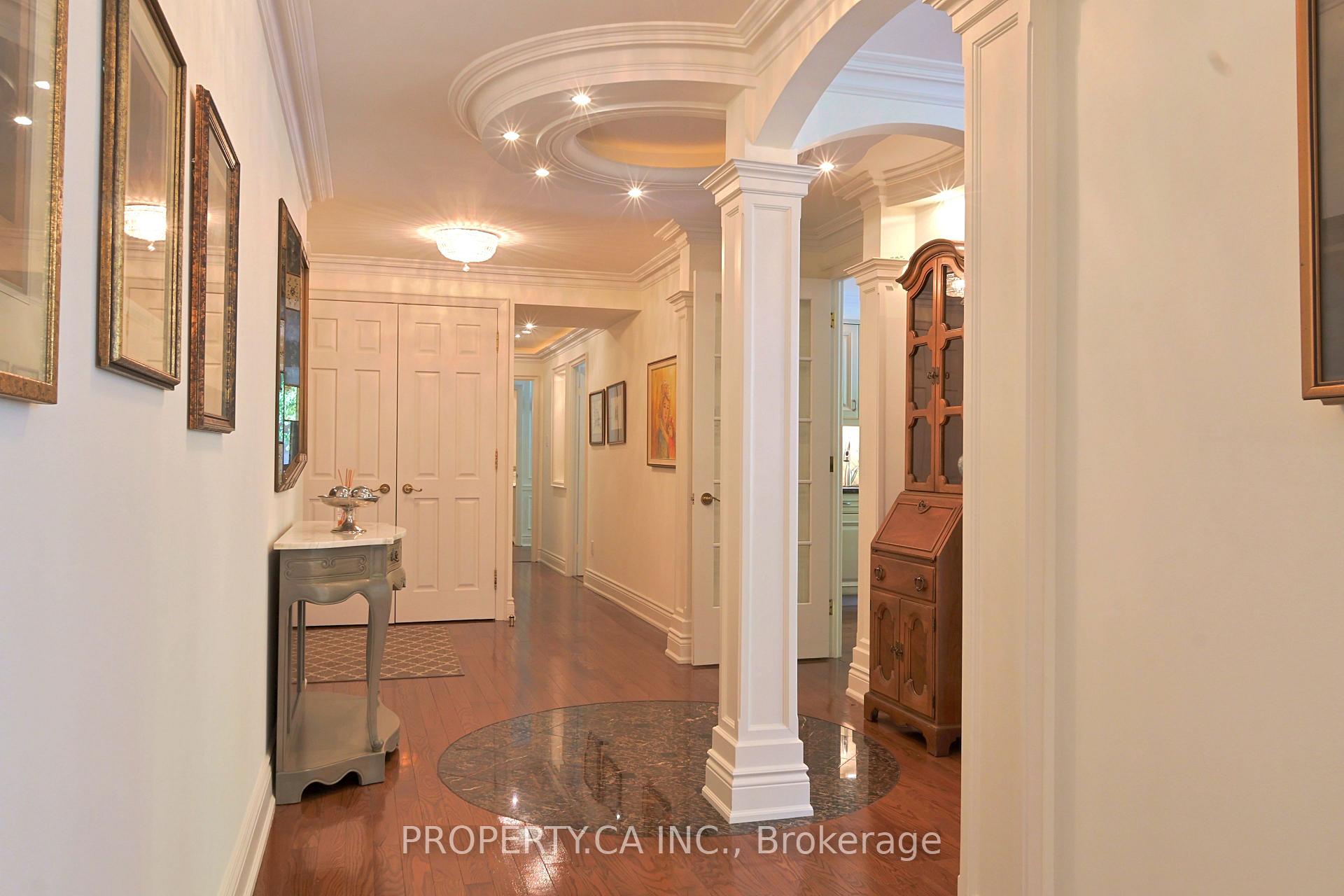 18 Lower Village Gate 203, Toronto Unit: 203