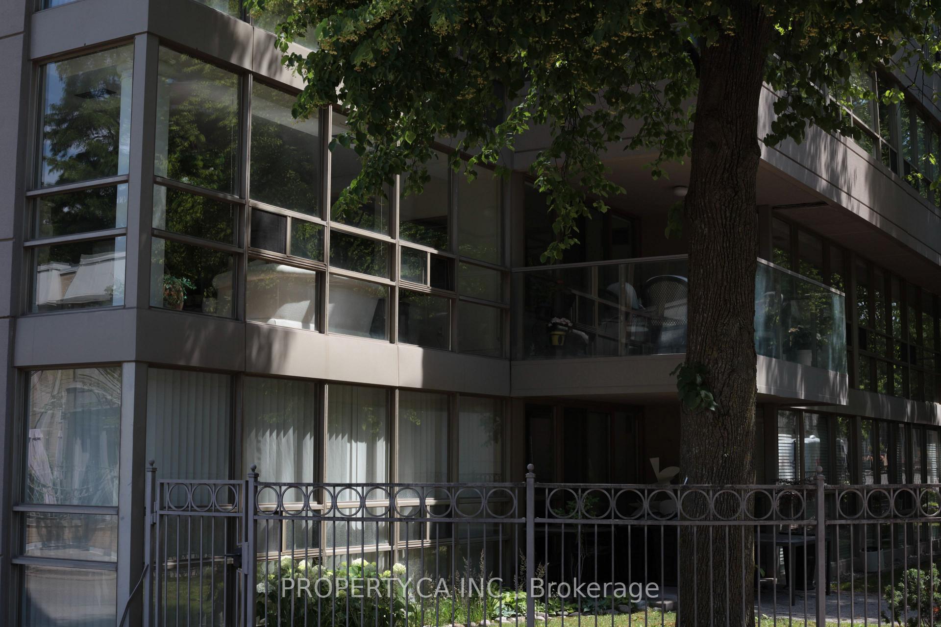 18 Lower Village Gate 203, Toronto Unit: 203