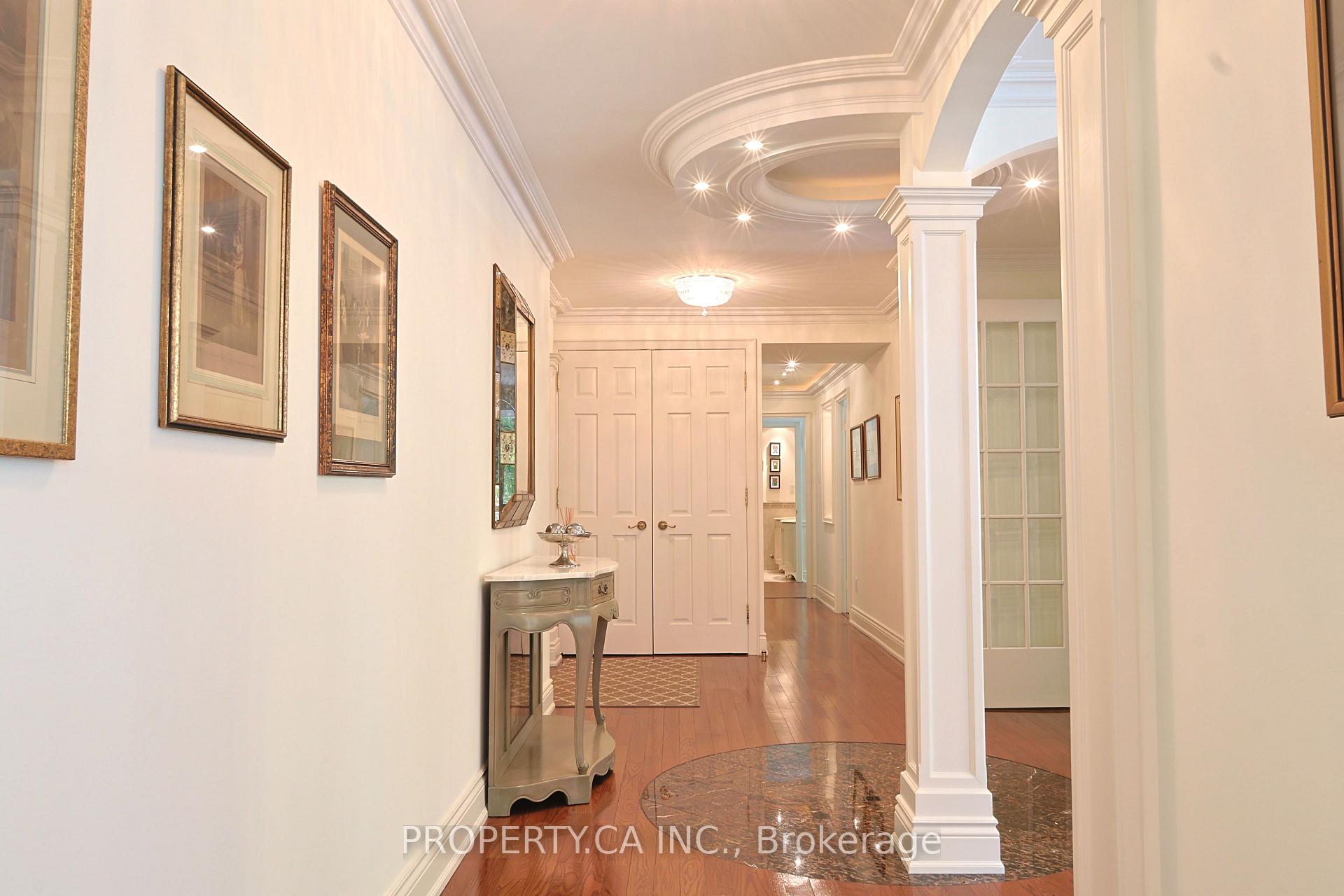 18 Lower Village Gate 203, Toronto Unit: 203