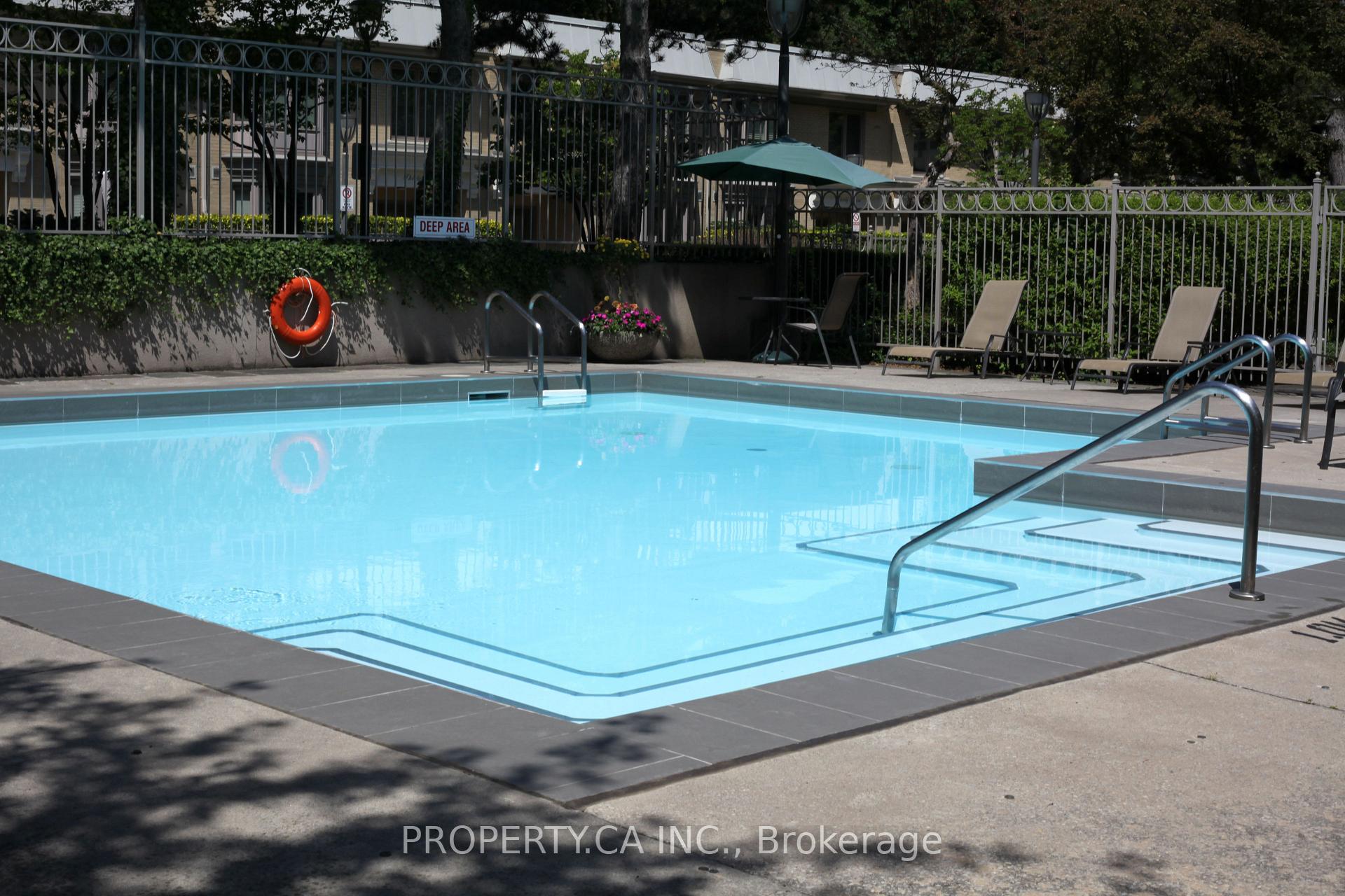 18 Lower Village Gate 203, Toronto Unit: 203