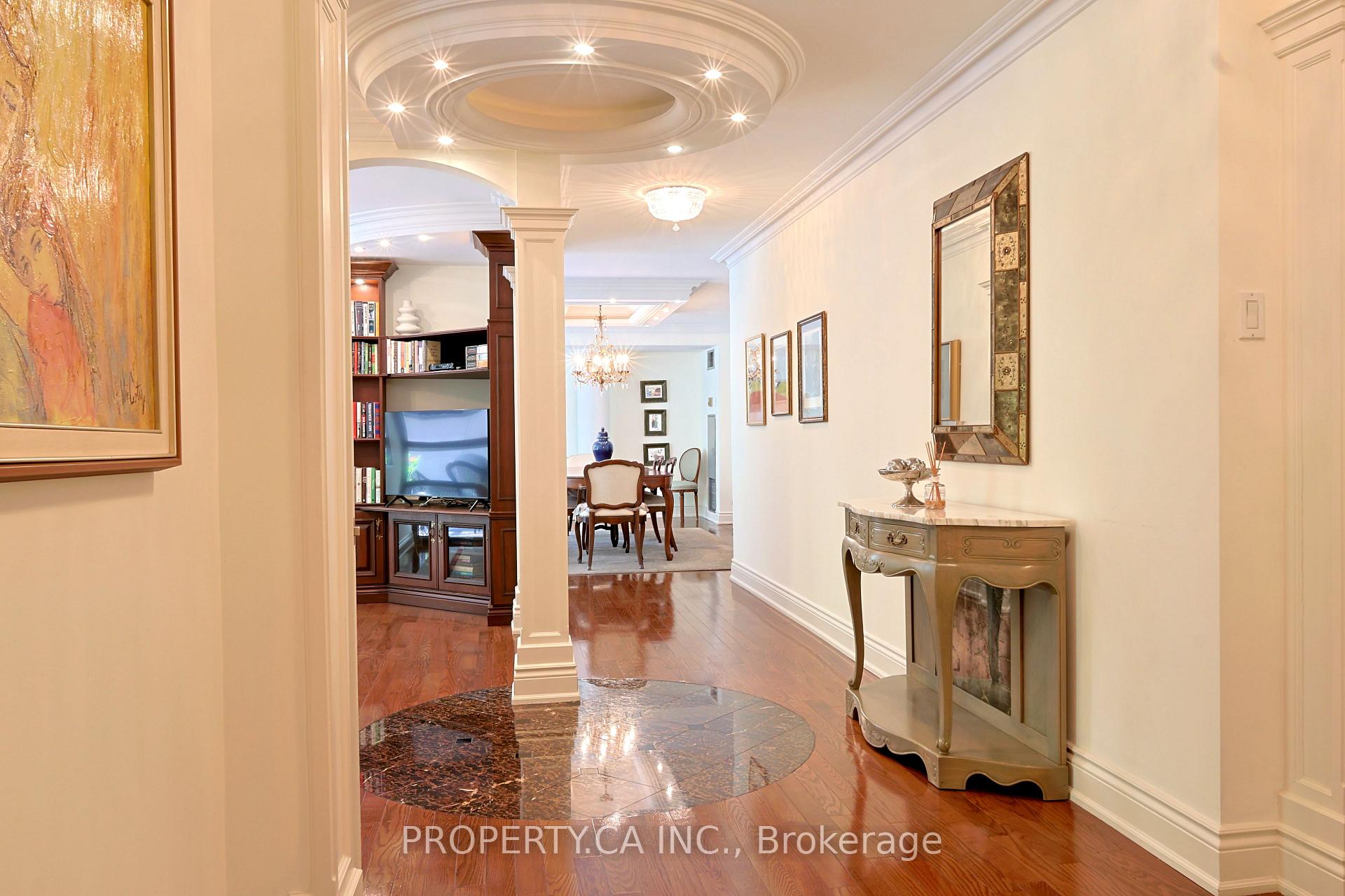 18 Lower Village Gate 203, Toronto Unit: 203