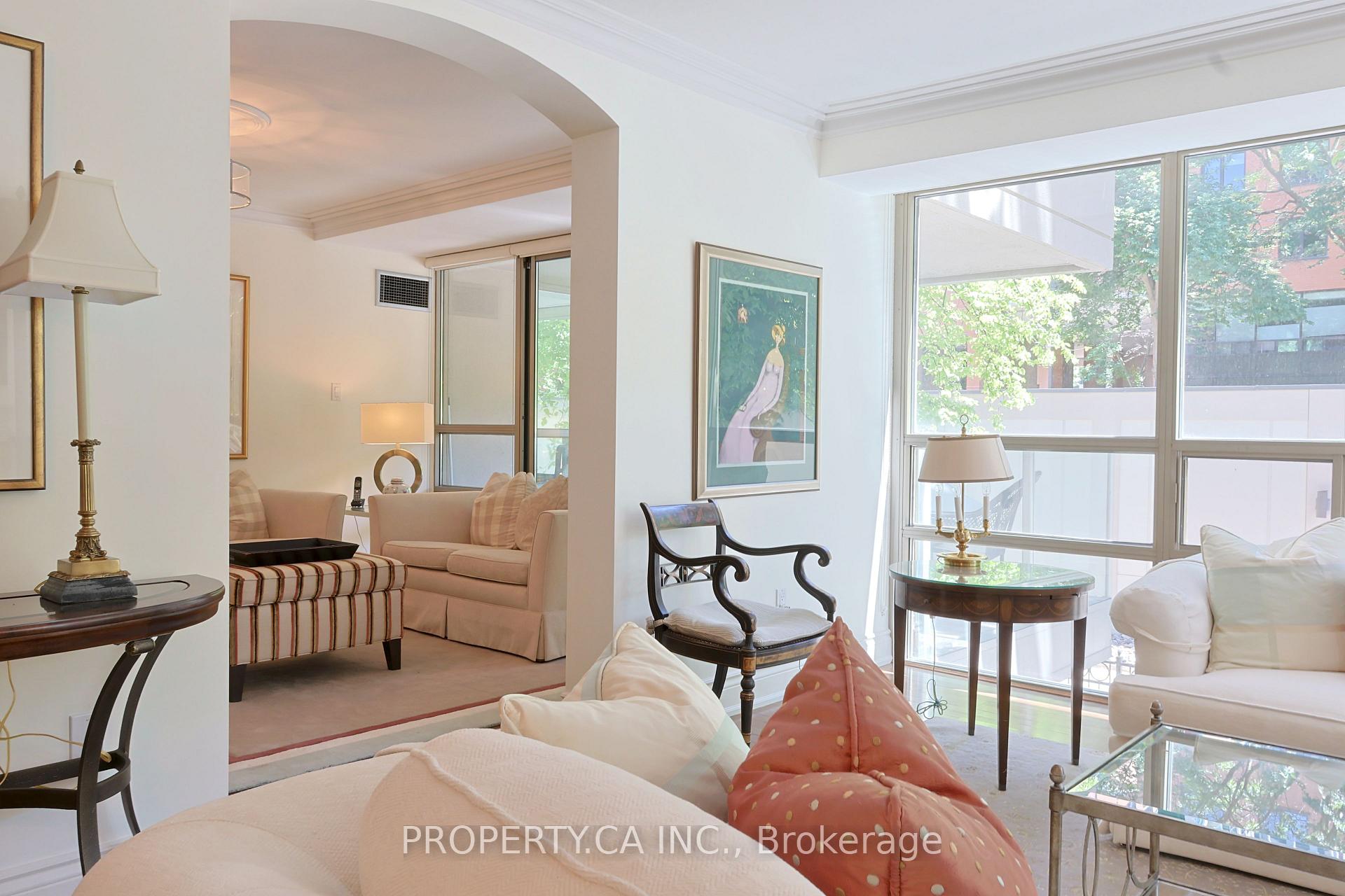18 Lower Village Gate 203, Toronto Unit: 203