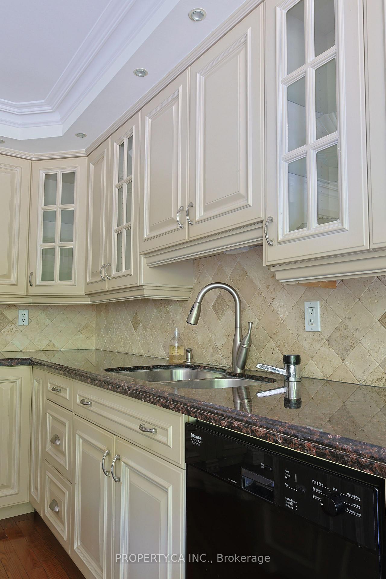 18 Lower Village Gate 203, Toronto Unit: 203