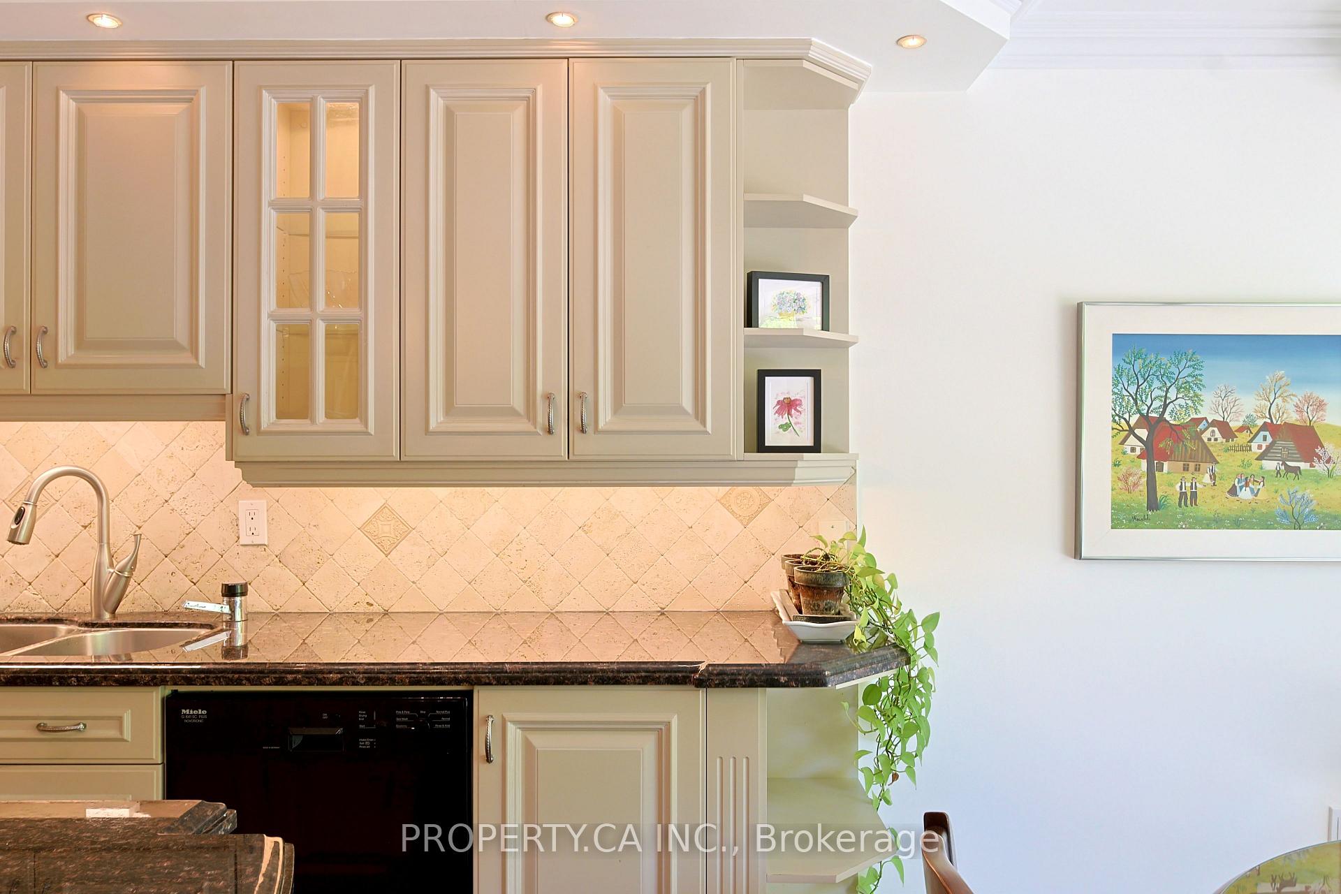 18 Lower Village Gate 203, Toronto Unit: 203
