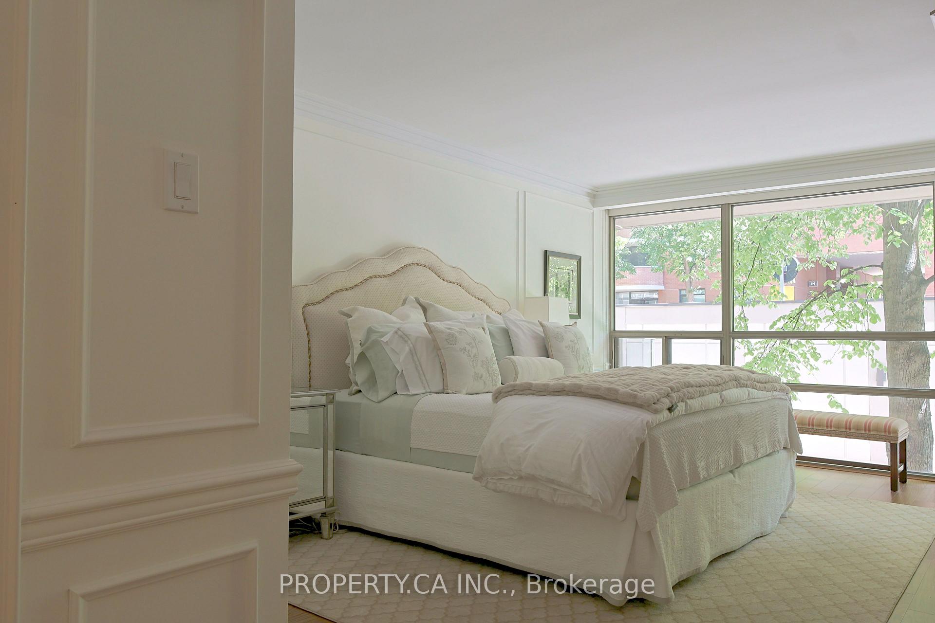 18 Lower Village Gate 203, Toronto Unit: 203