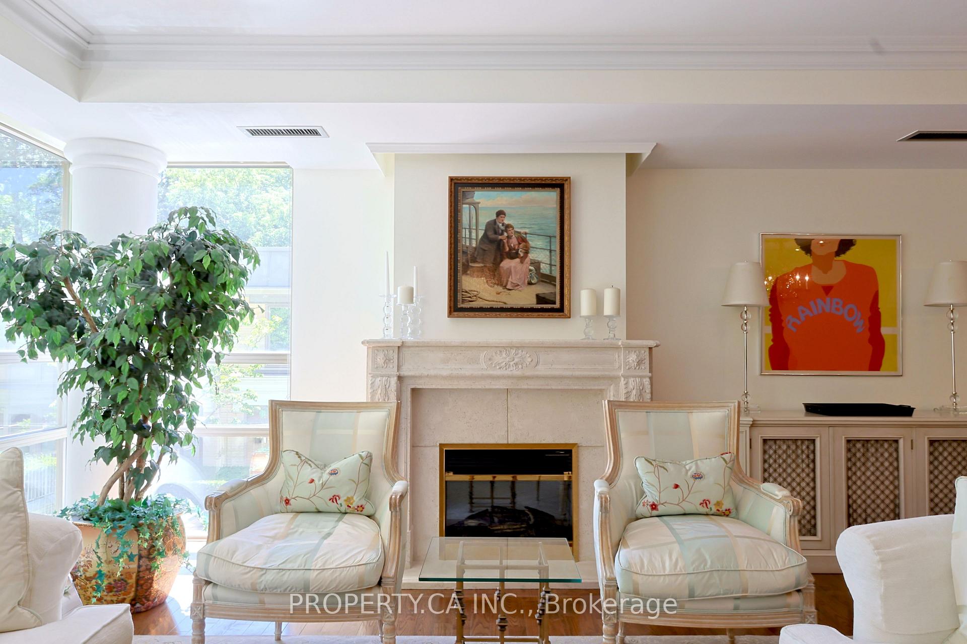18 Lower Village Gate 203, Toronto Unit: 203