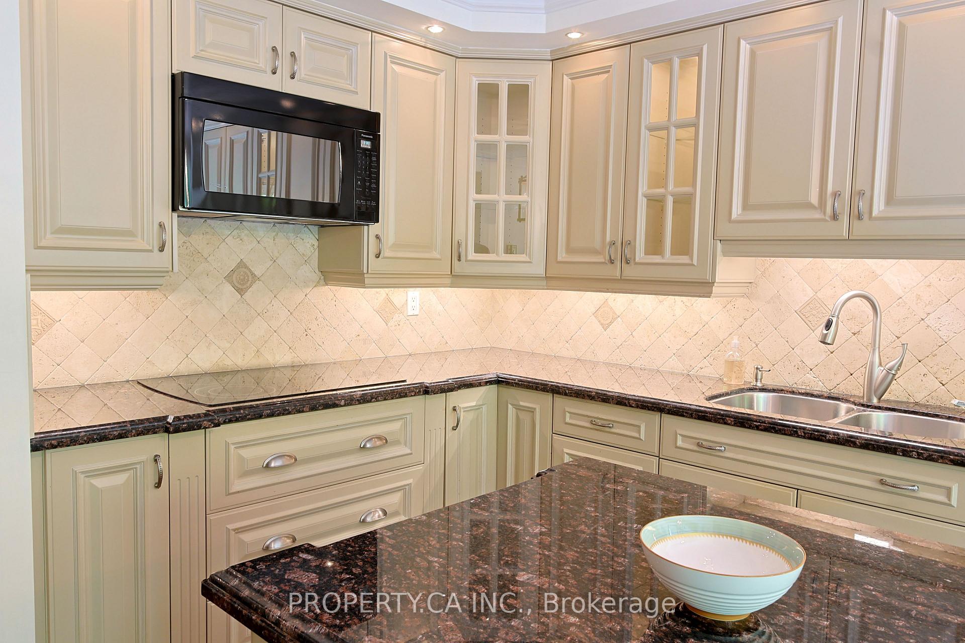 18 Lower Village Gate 203, Toronto Unit: 203
