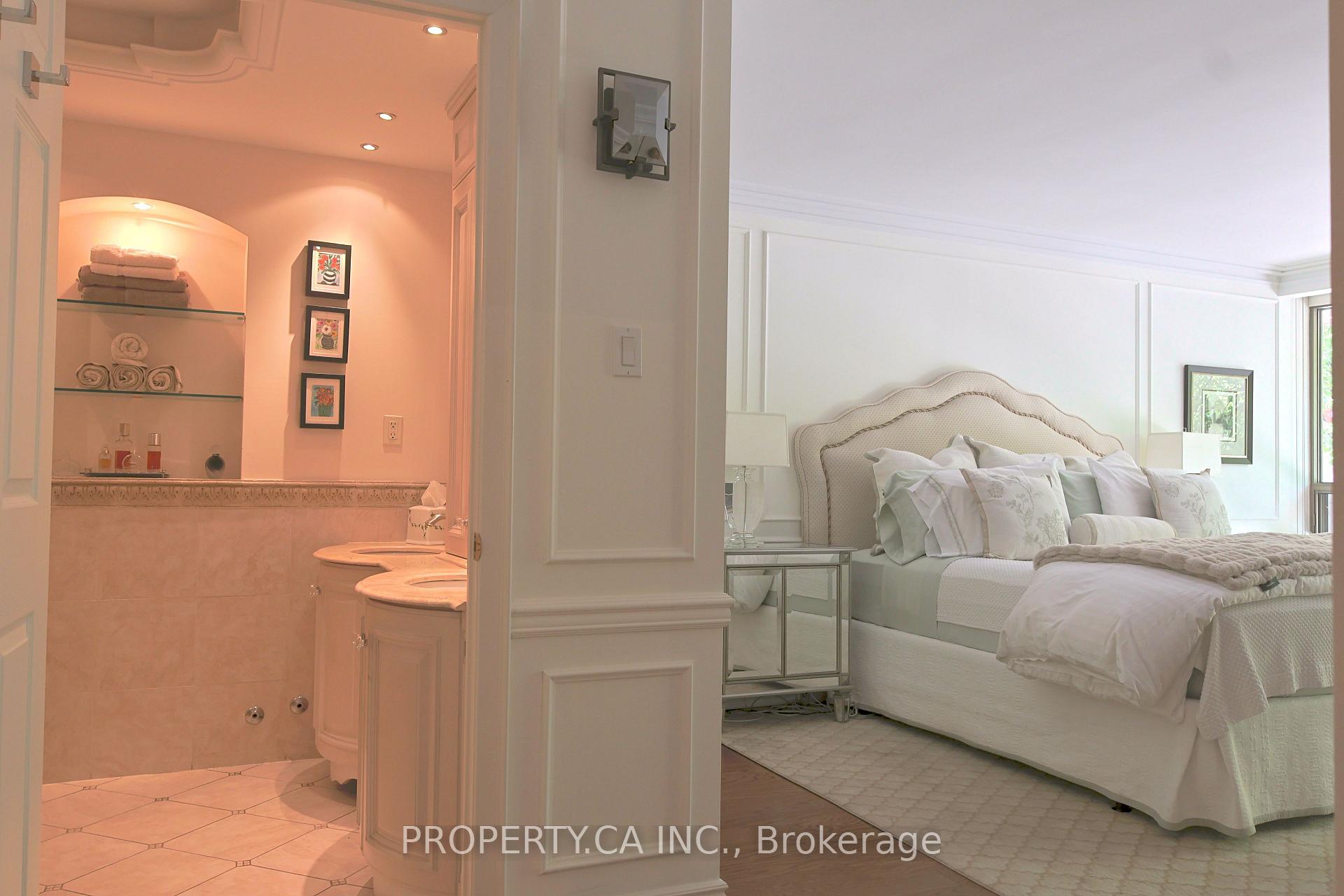 18 Lower Village Gate 203, Toronto Unit: 203