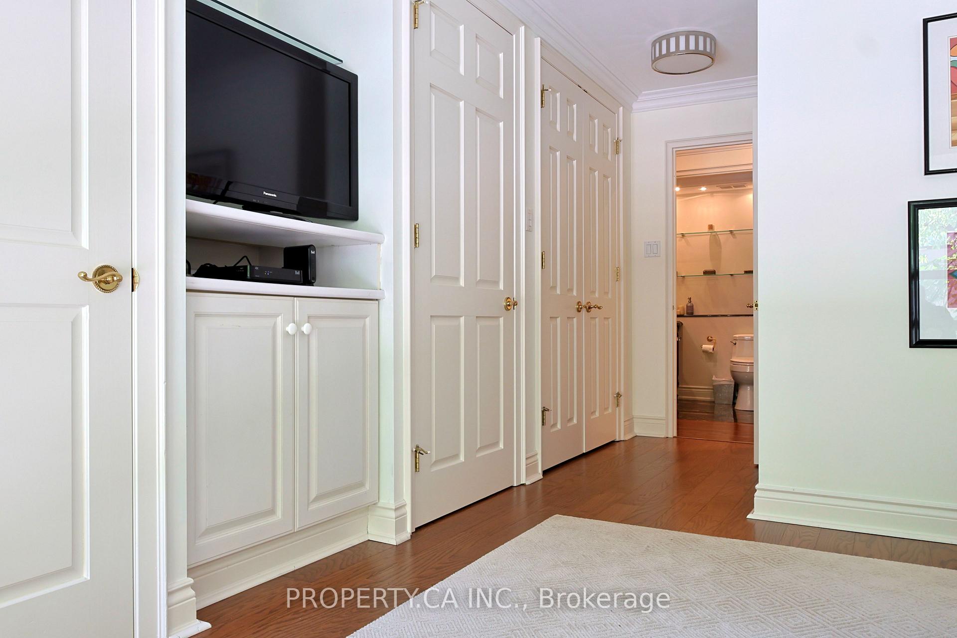 18 Lower Village Gate 203, Toronto Unit: 203