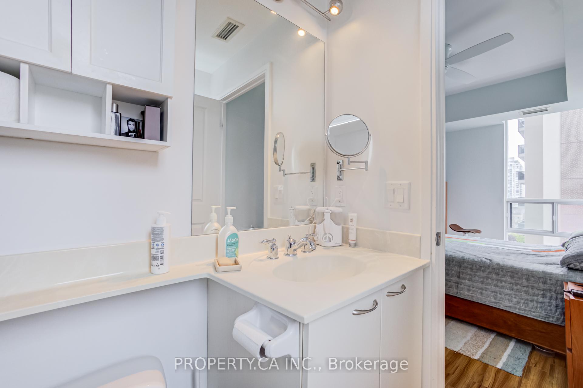 88 Broadway Avenue 1407, Toronto Unit: 1407