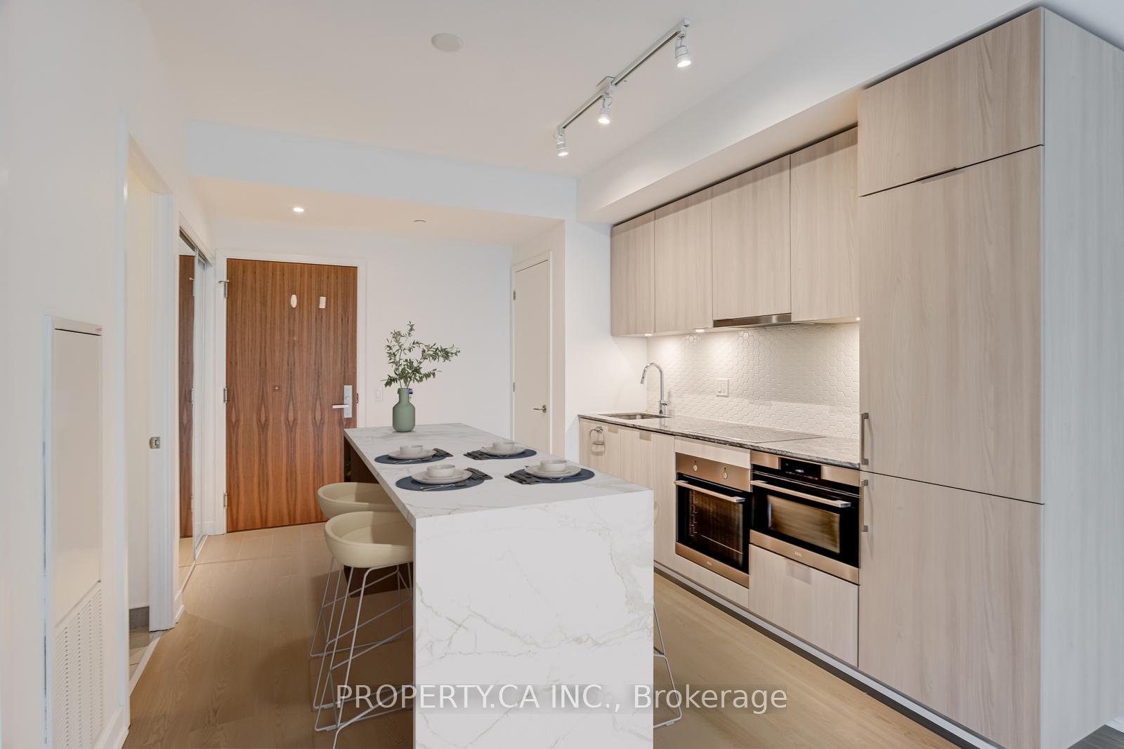 15 Queens Quay E 419, Toronto Unit: 419