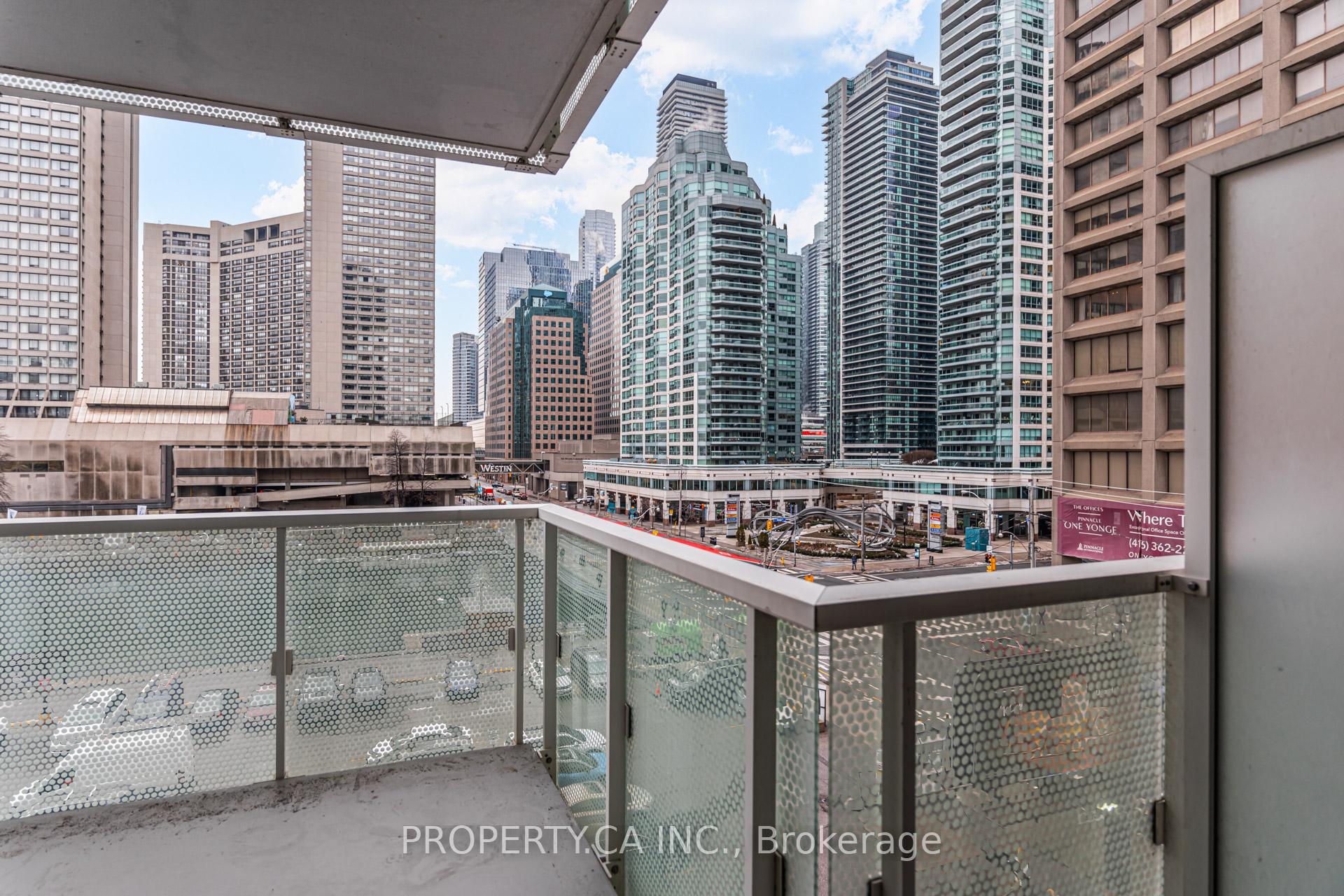 15 Queens Quay E 419, Toronto Unit: 419
