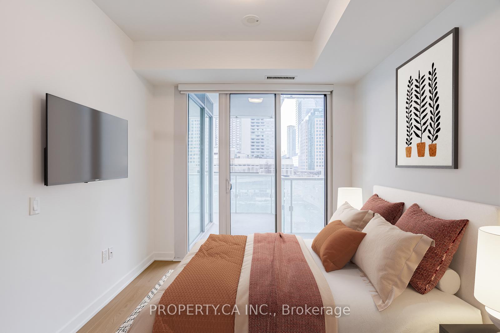 15 Queens Quay E 419, Toronto Unit: 419