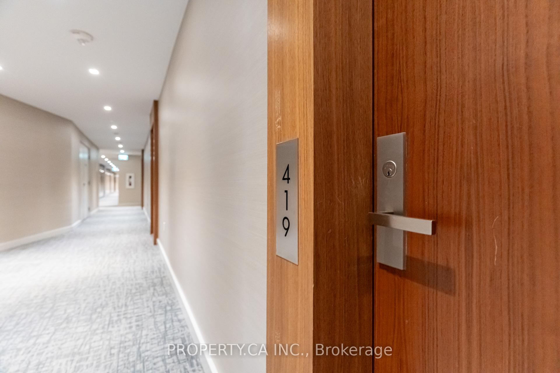 15 Queens Quay E 419, Toronto Unit: 419
