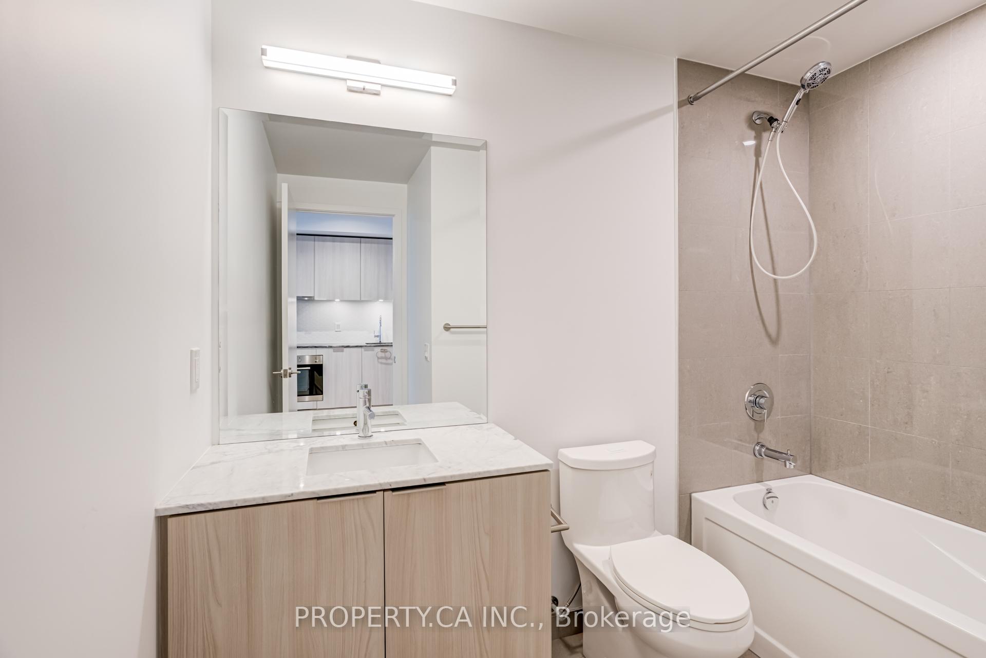 15 Queens Quay E 419, Toronto Unit: 419