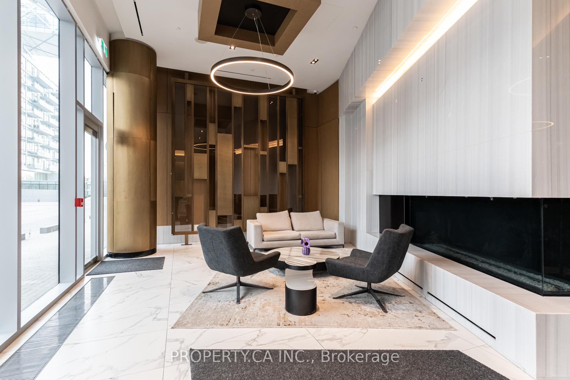 15 Queens Quay E 419, Toronto Unit: 419