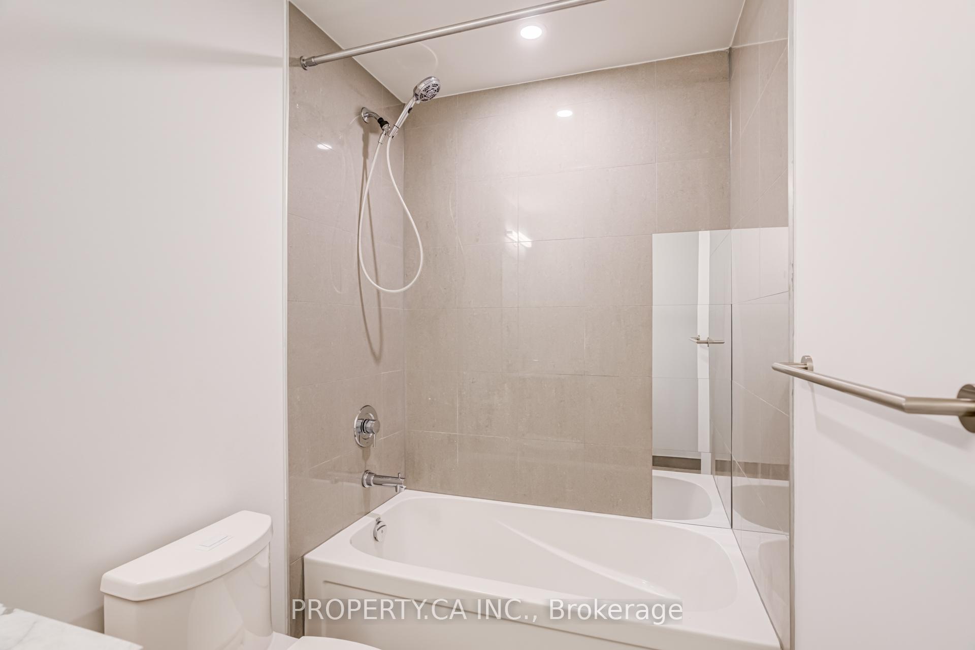15 Queens Quay E 419, Toronto Unit: 419