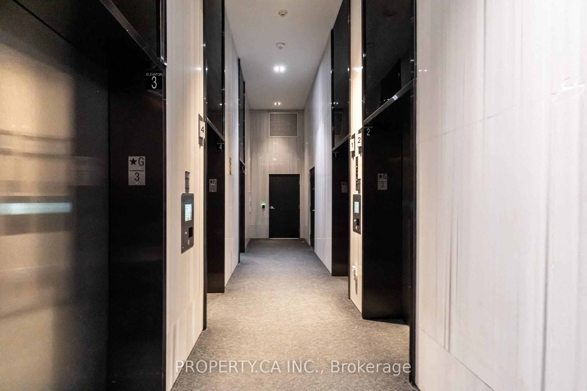 15 Queens Quay E 419, Toronto Unit: 419