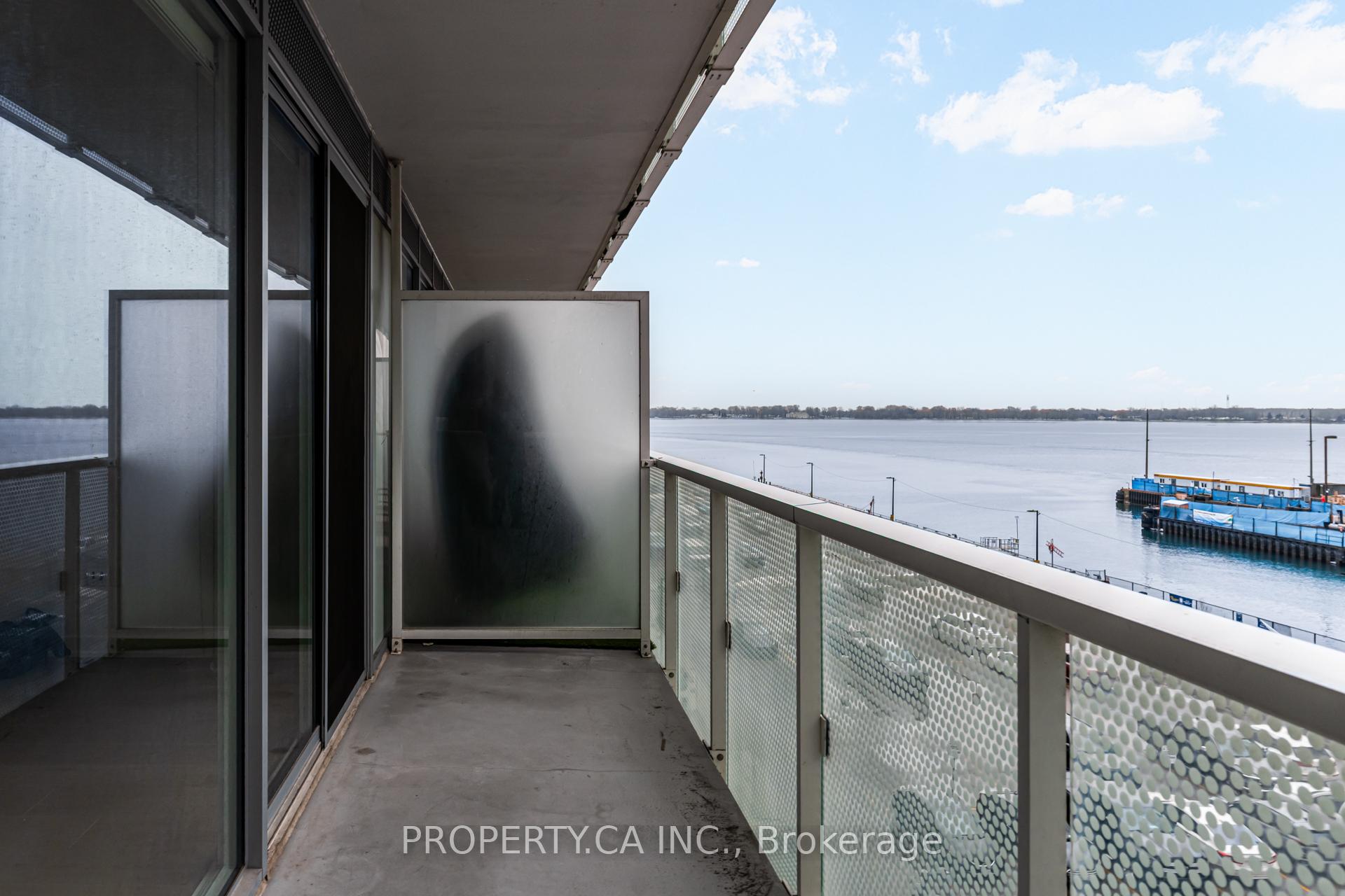 15 Queens Quay E 419, Toronto Unit: 419