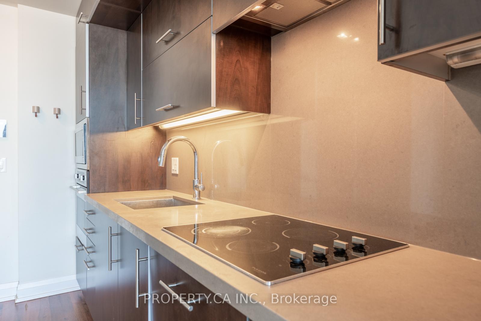5 Sheppard Avenue E 3422, Toronto Unit: 3422