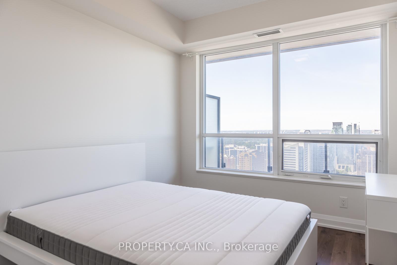5 Sheppard Avenue E 3422, Toronto Unit: 3422