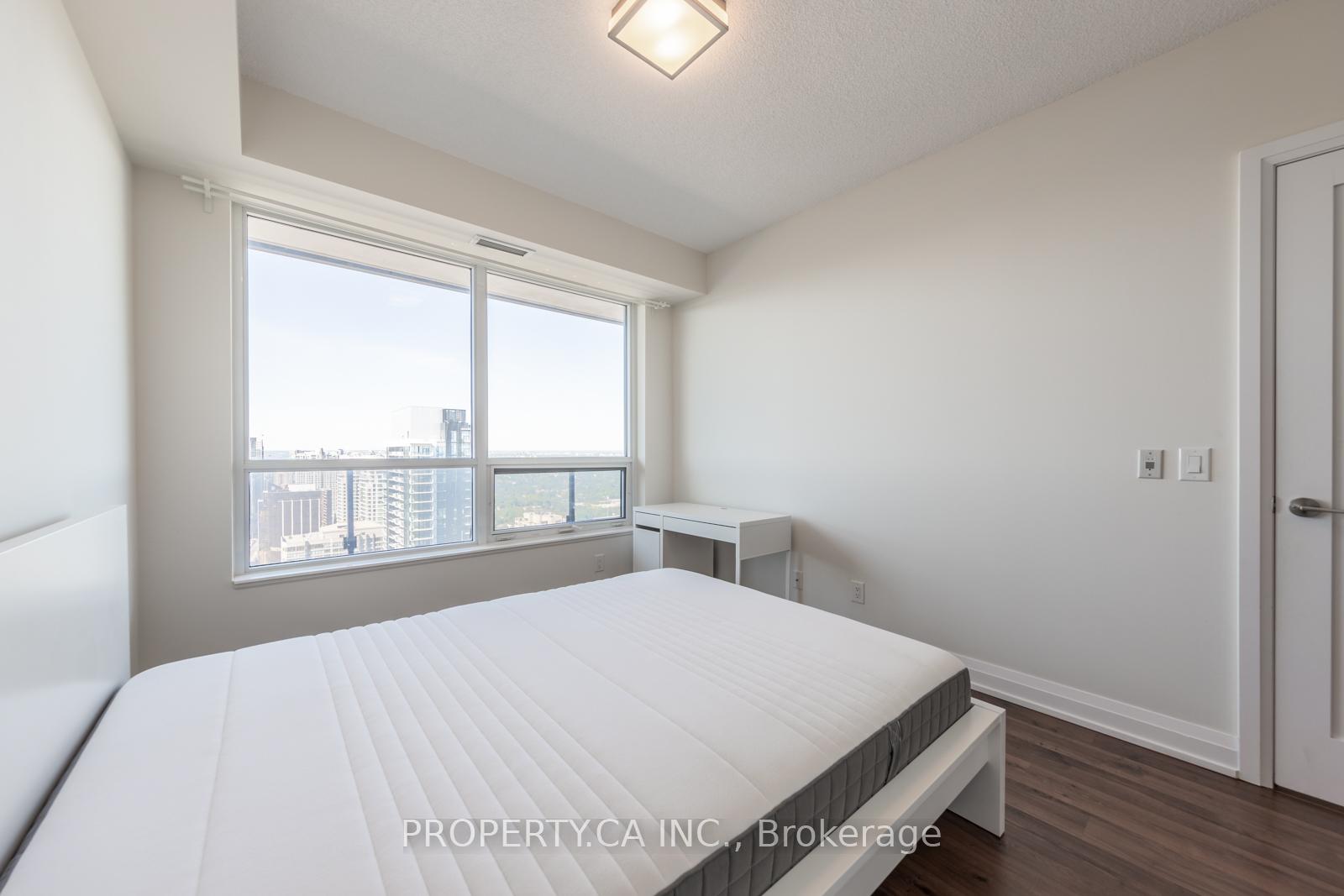 5 Sheppard Avenue E 3422, Toronto Unit: 3422