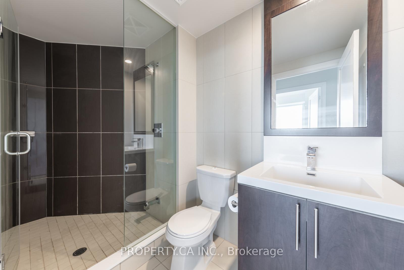 5 Sheppard Avenue E 3422, Toronto Unit: 3422