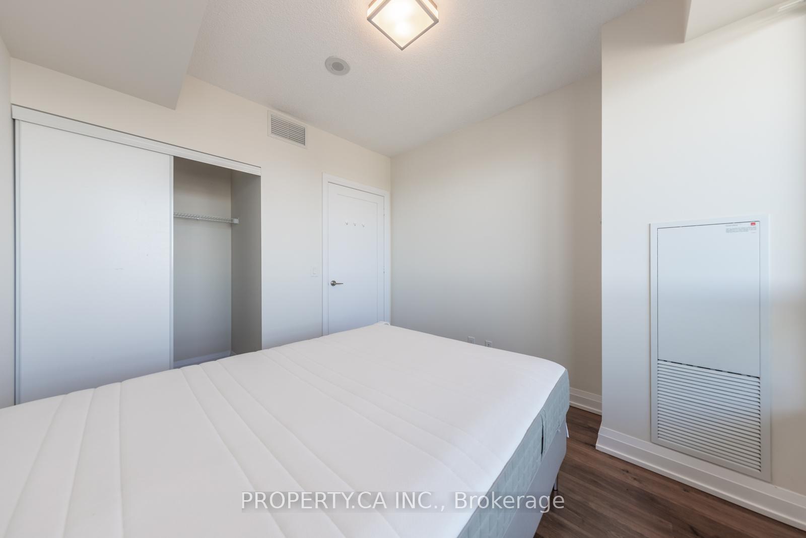 5 Sheppard Avenue E 3422, Toronto Unit: 3422