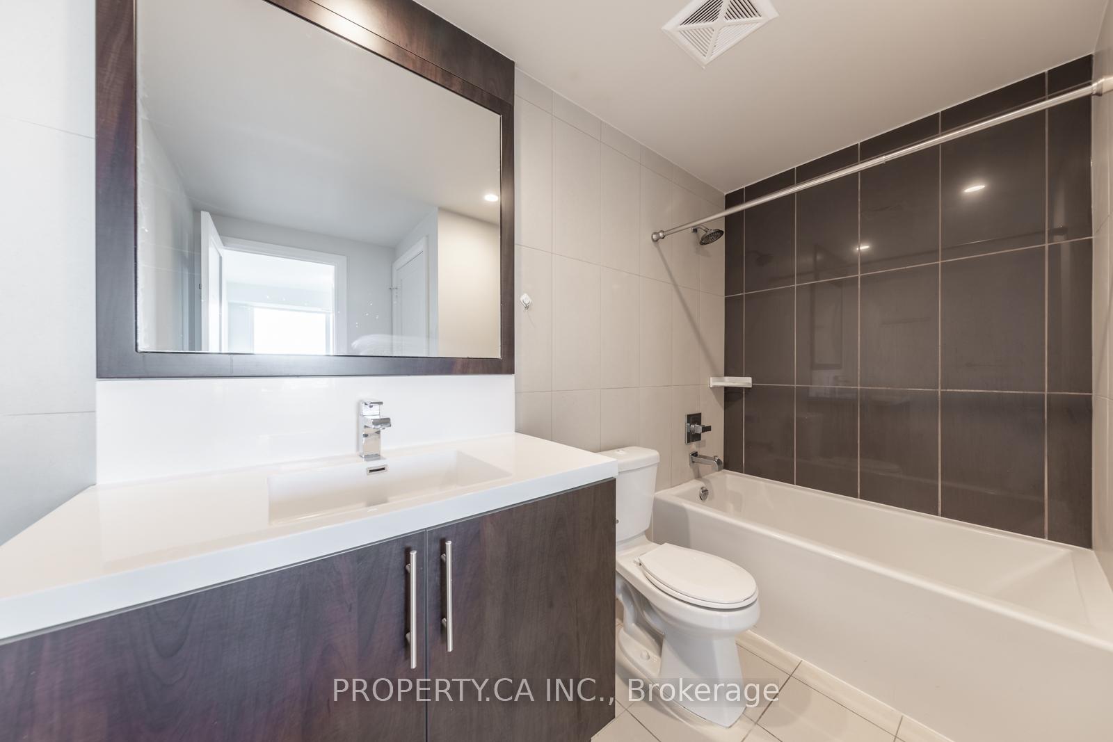 5 Sheppard Avenue E 3422, Toronto Unit: 3422