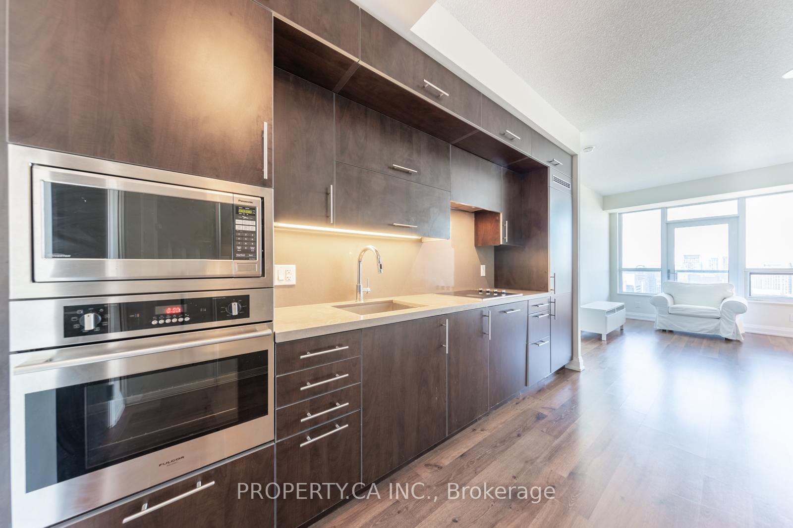 5 Sheppard Avenue E 3422, Toronto Unit: 3422