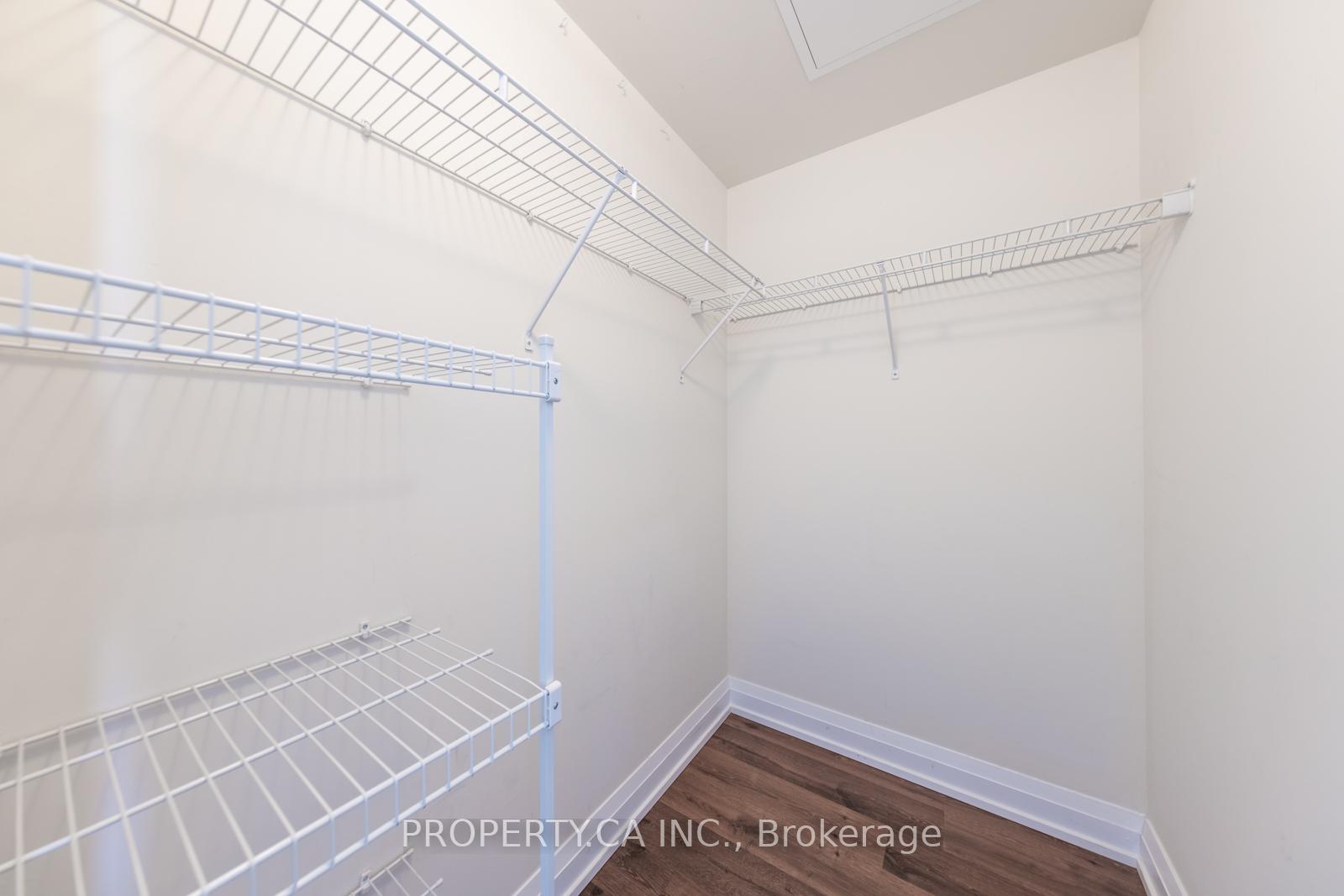 5 Sheppard Avenue E 3422, Toronto Unit: 3422