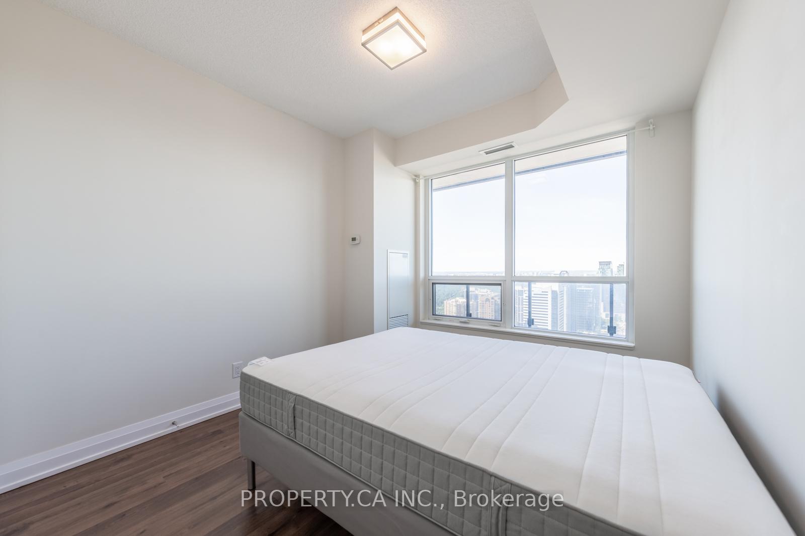5 Sheppard Avenue E 3422, Toronto Unit: 3422