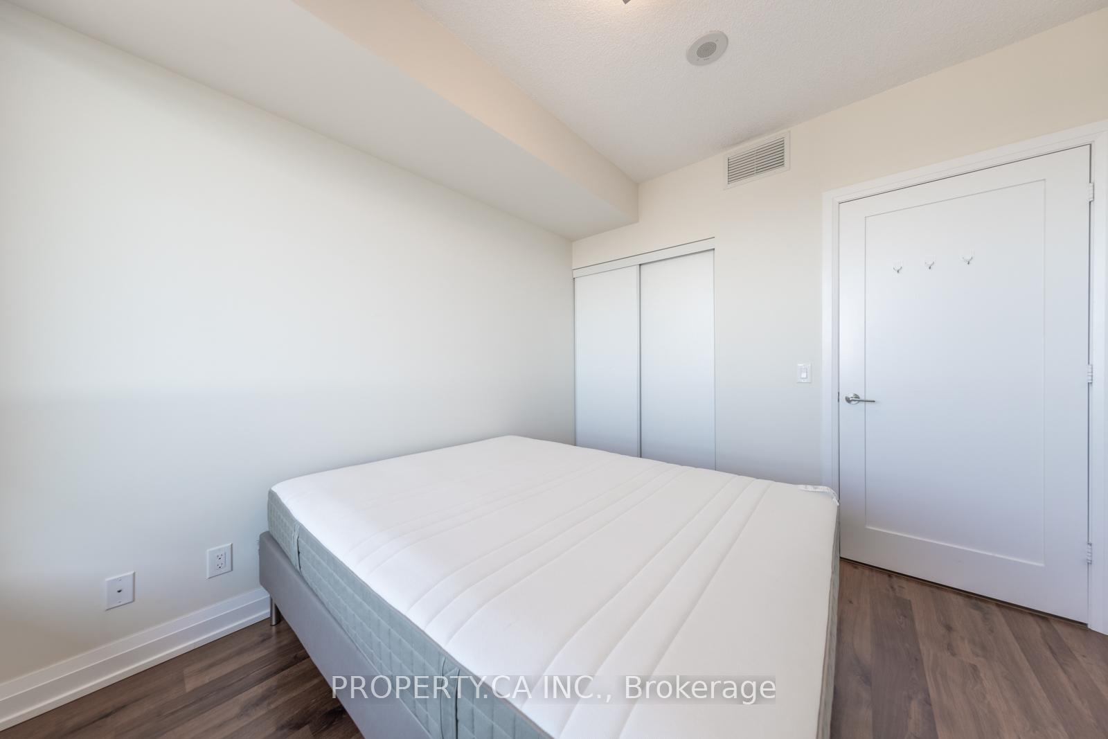 5 Sheppard Avenue E 3422, Toronto Unit: 3422