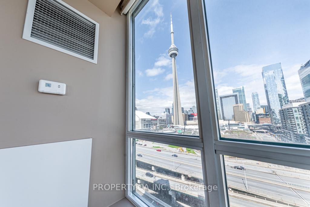 228 Queens Quay W 1602, Toronto Unit: 1602