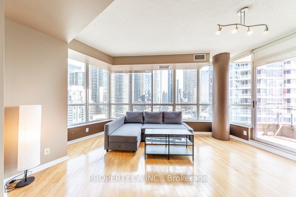 228 Queens Quay W 1602, Toronto Unit: 1602