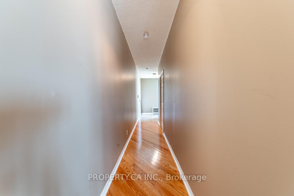 228 Queens Quay W 1602, Toronto Unit: 1602