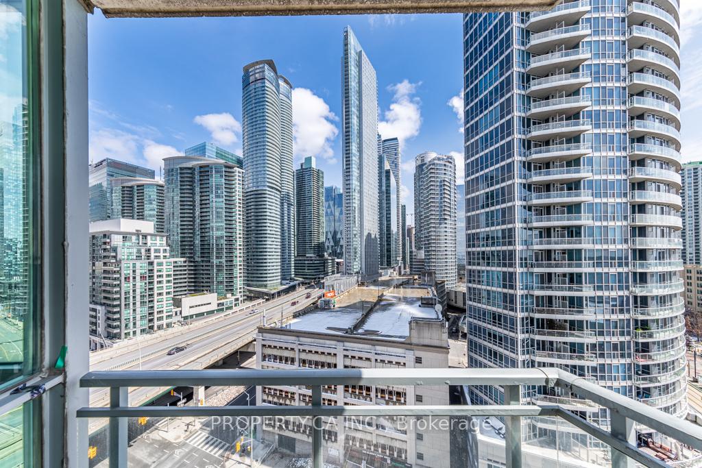 228 Queens Quay W 1602, Toronto Unit: 1602