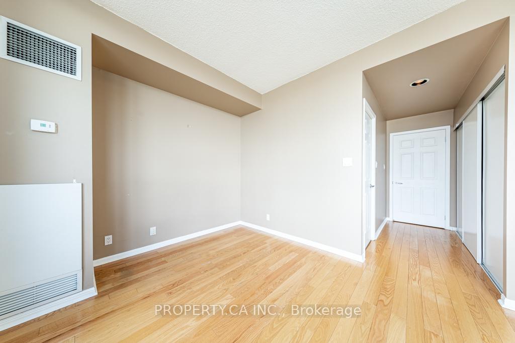 228 Queens Quay W 1602, Toronto Unit: 1602