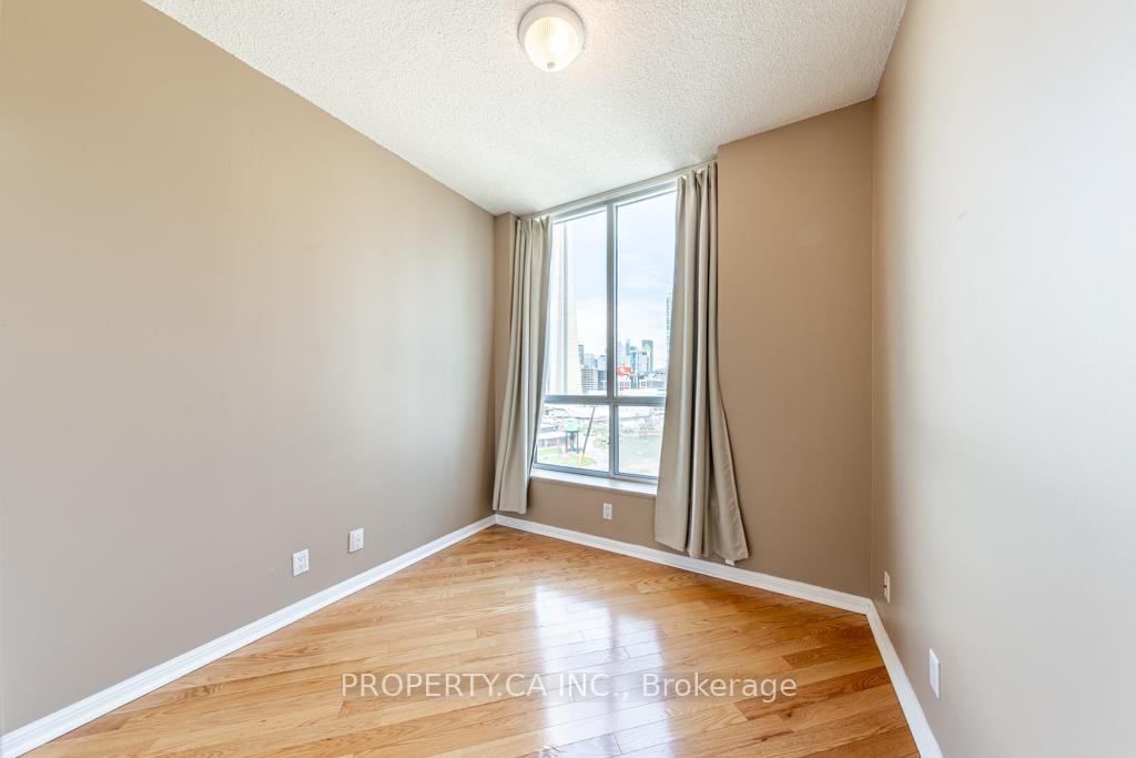 228 Queens Quay W 1602, Toronto Unit: 1602