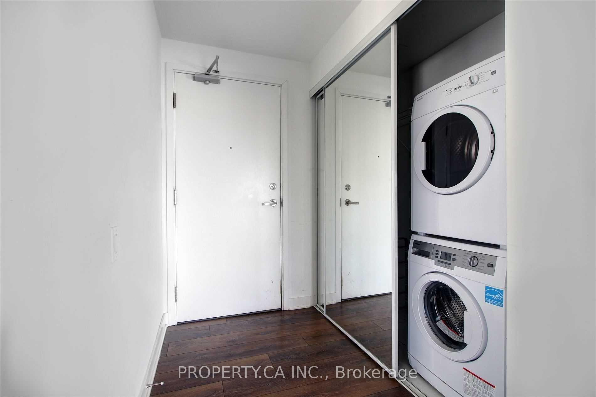 15 Grenville Street 4704, Toronto Unit: 4704
