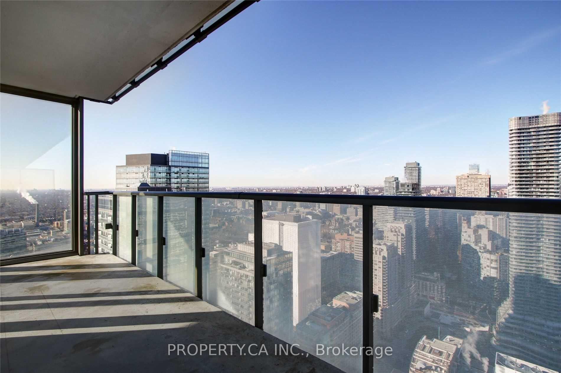 15 Grenville Street 4704, Toronto Unit: 4704