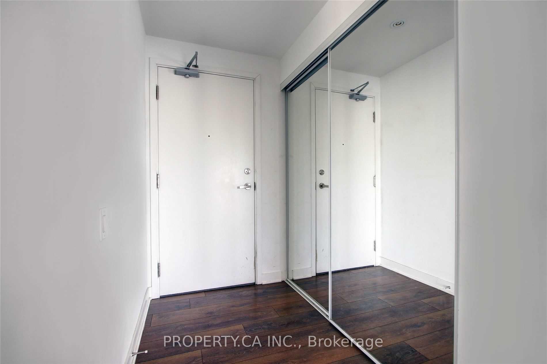 15 Grenville Street 4704, Toronto Unit: 4704