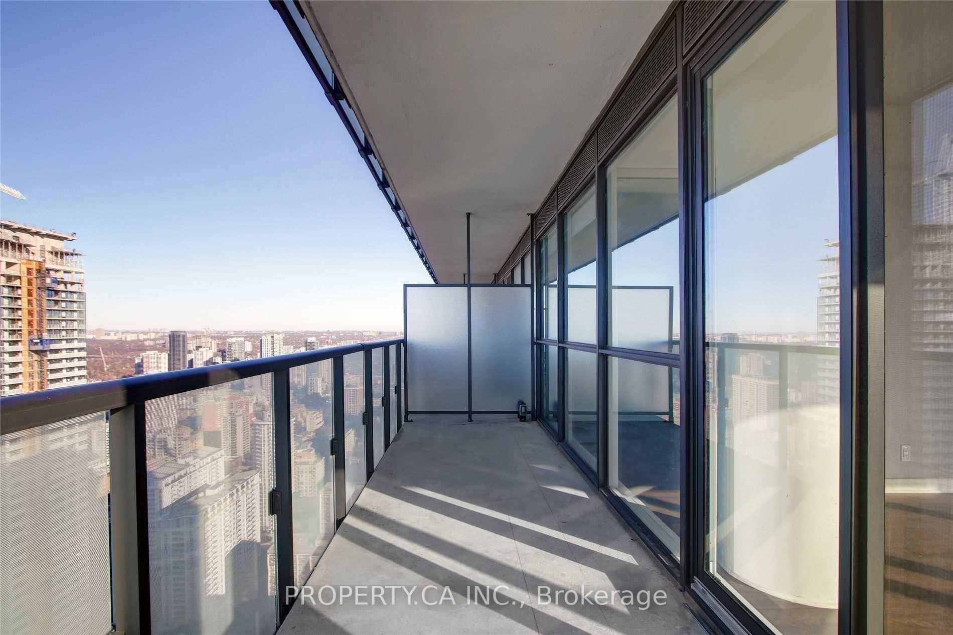 15 Grenville Street 4704, Toronto Unit: 4704