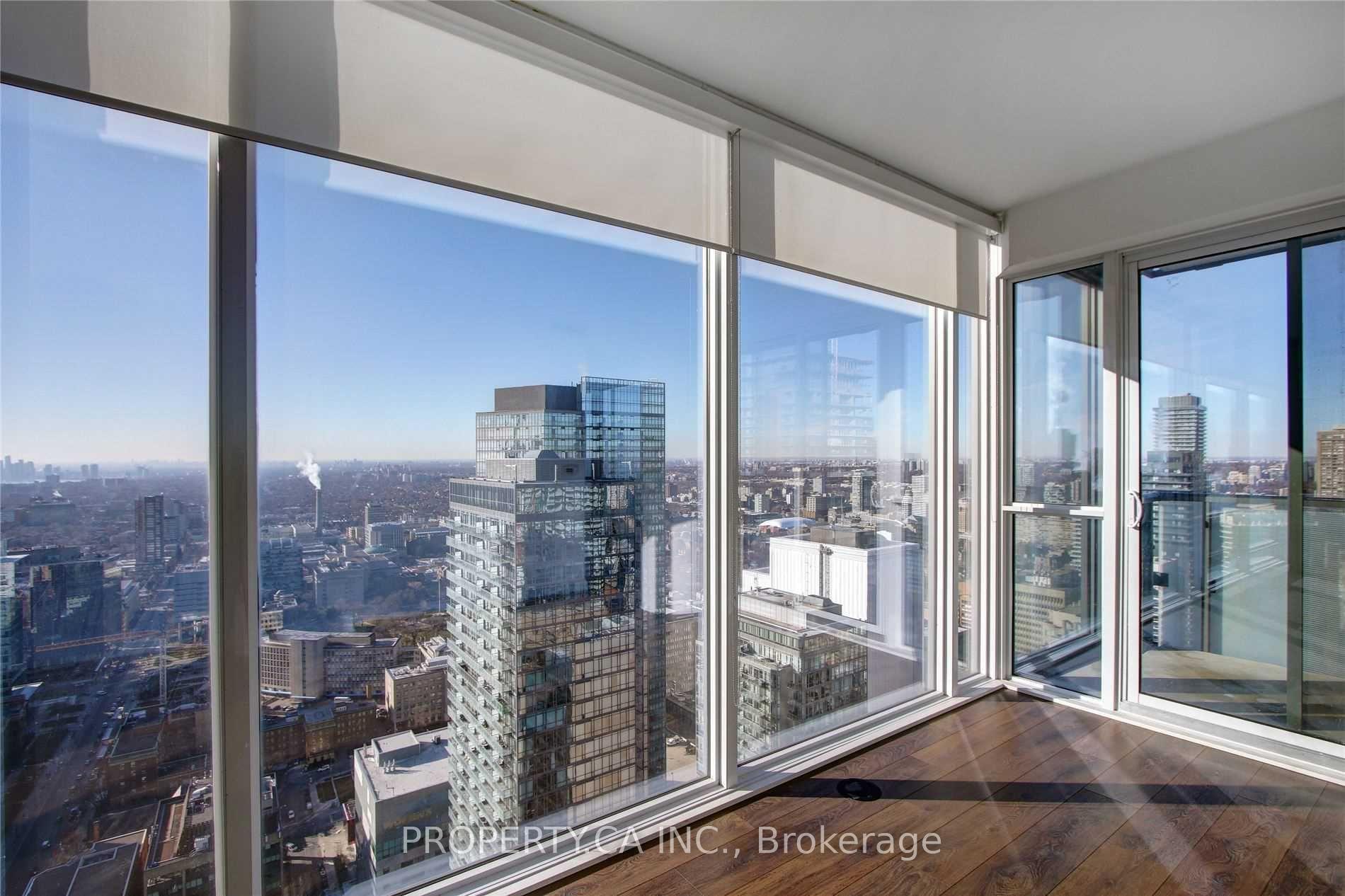 15 Grenville Street 4704, Toronto Unit: 4704