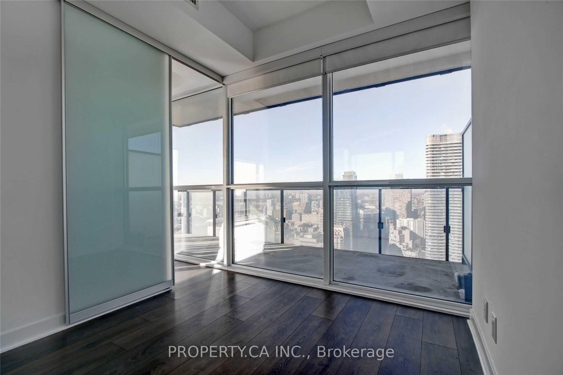 15 Grenville Street 4704, Toronto Unit: 4704