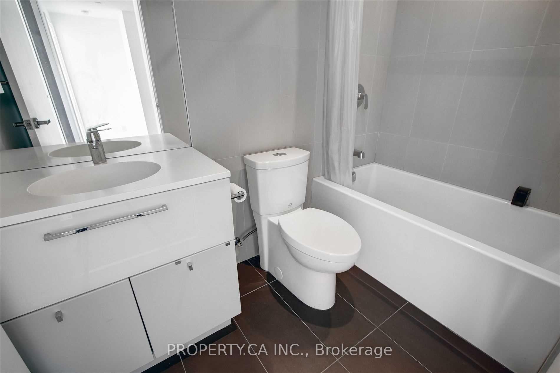 15 Grenville Street 4704, Toronto Unit: 4704