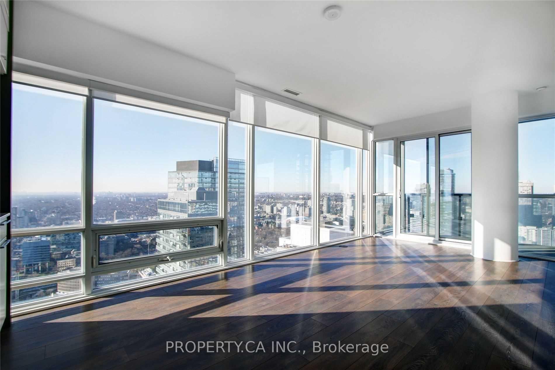 15 Grenville Street 4704, Toronto Unit: 4704