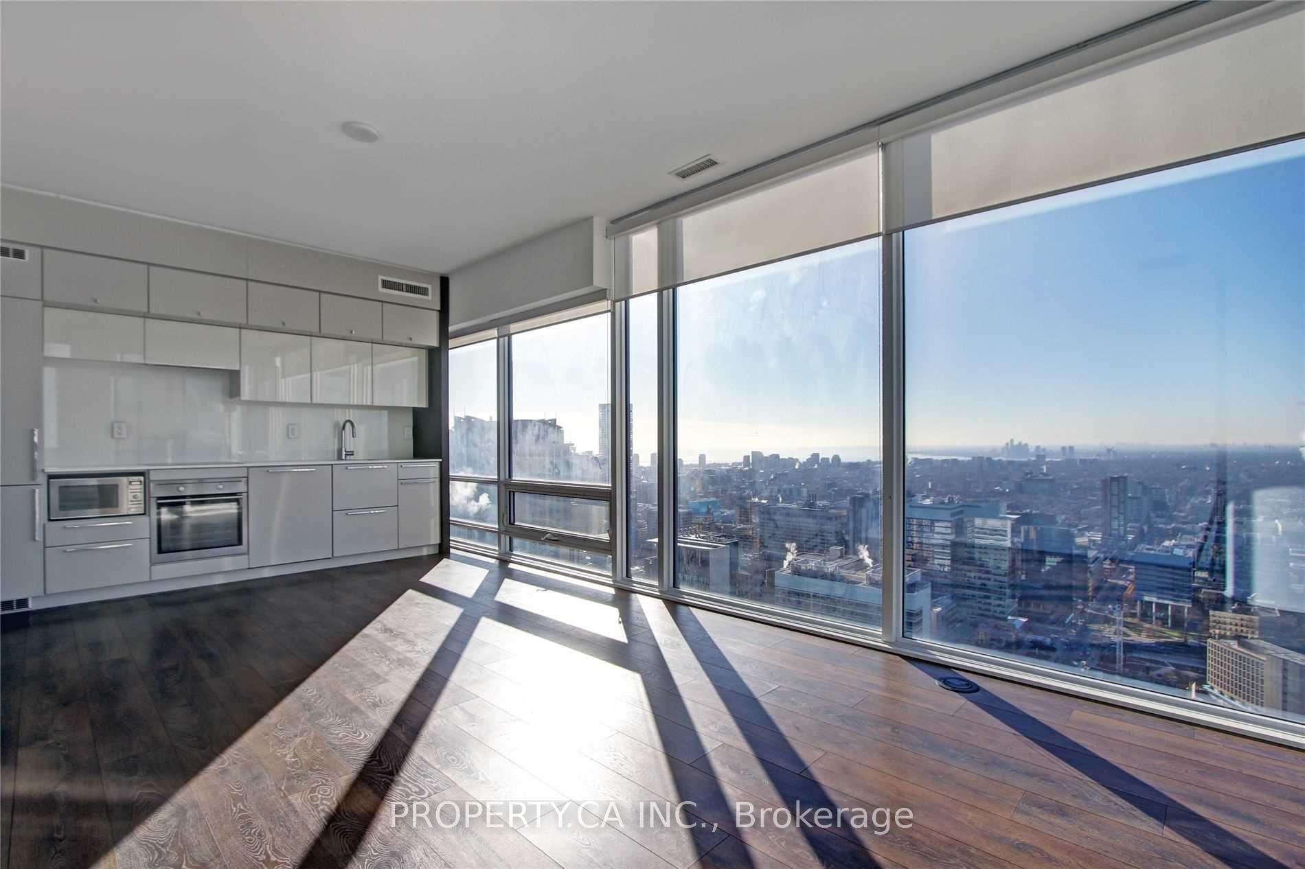 15 Grenville Street 4704, Toronto Unit: 4704